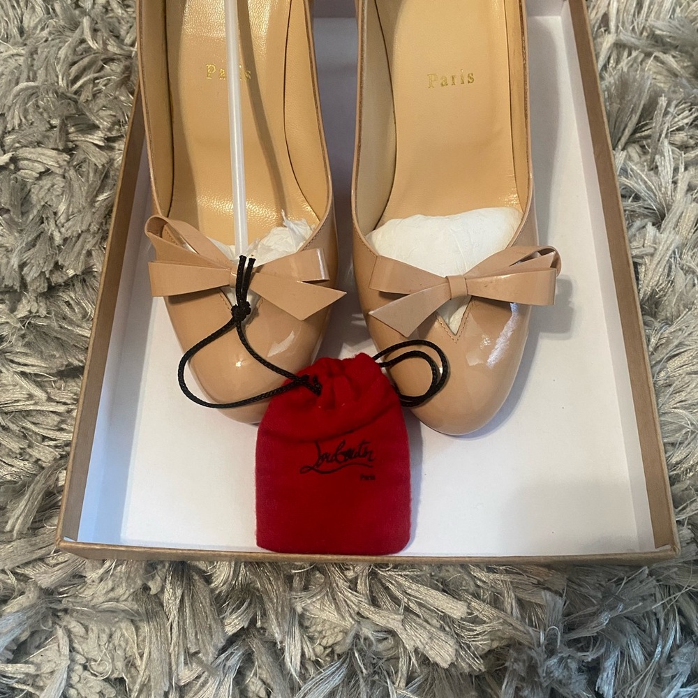 Christian Louboutin Nude Patent Leather Bow Pumps